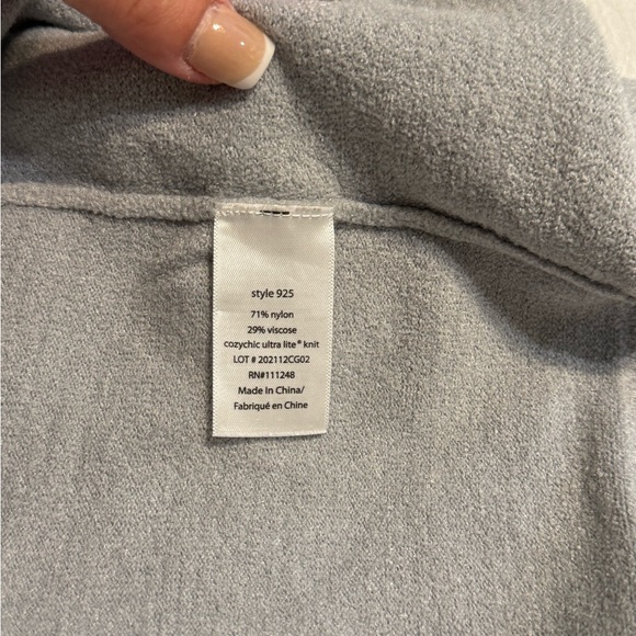 NEW Barefoot Dreams Gray Cozy Chic Ultra Lite Cap Sleeve Tee Top Size M - Picture 8 of 9